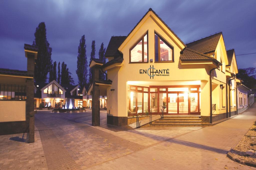 Hotel Enchanté Prešov Extérieur photo